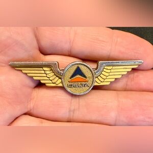 Vintage Delta Airlines Junior Pilot Wings Pin Brooch